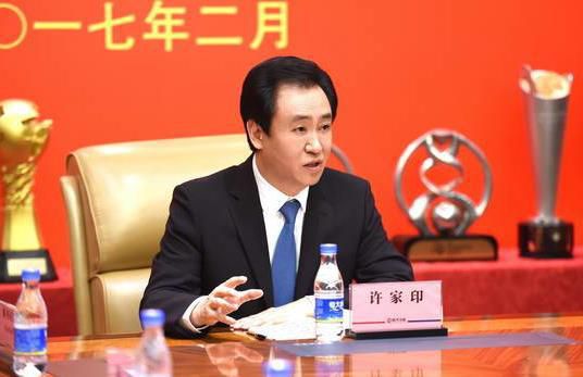 ......此时的宴会大厅里，叶辰已经搀扶着宋老爷子起身。