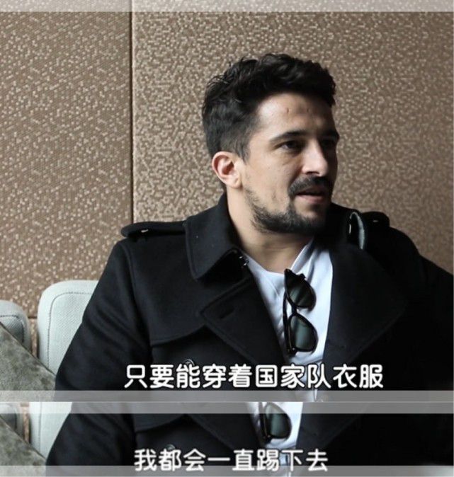 随着剧情推进，观众从谭凯破碎、灰暗的回忆镜头中拼凑出了故事轮廓，也逐渐理解他打响这场无望之战的原因为了让一颗包含救赎和重生希望的冠军心脏继续跳动
